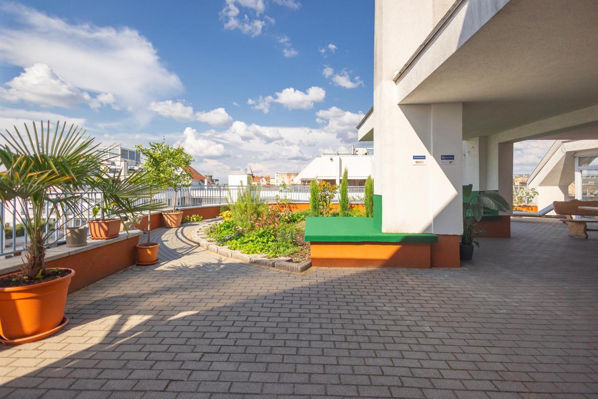Rooftop City Residence With Deep Garage Budapeste Exterior foto